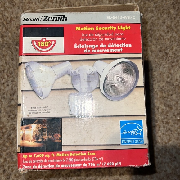 Globe Electric HZ-5412-WH 180 Degree Motion Activated Security Light - Picture 2 of 7